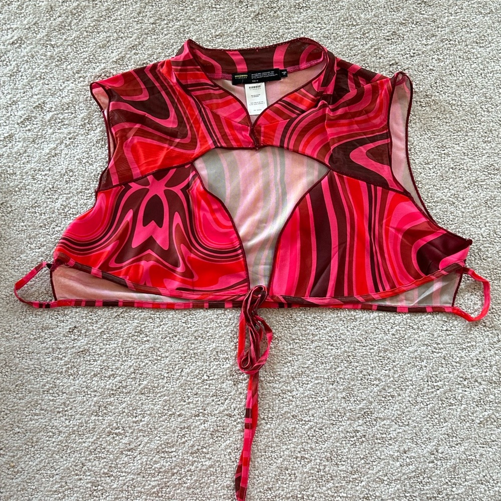 Pink patterned crop top with tie detail